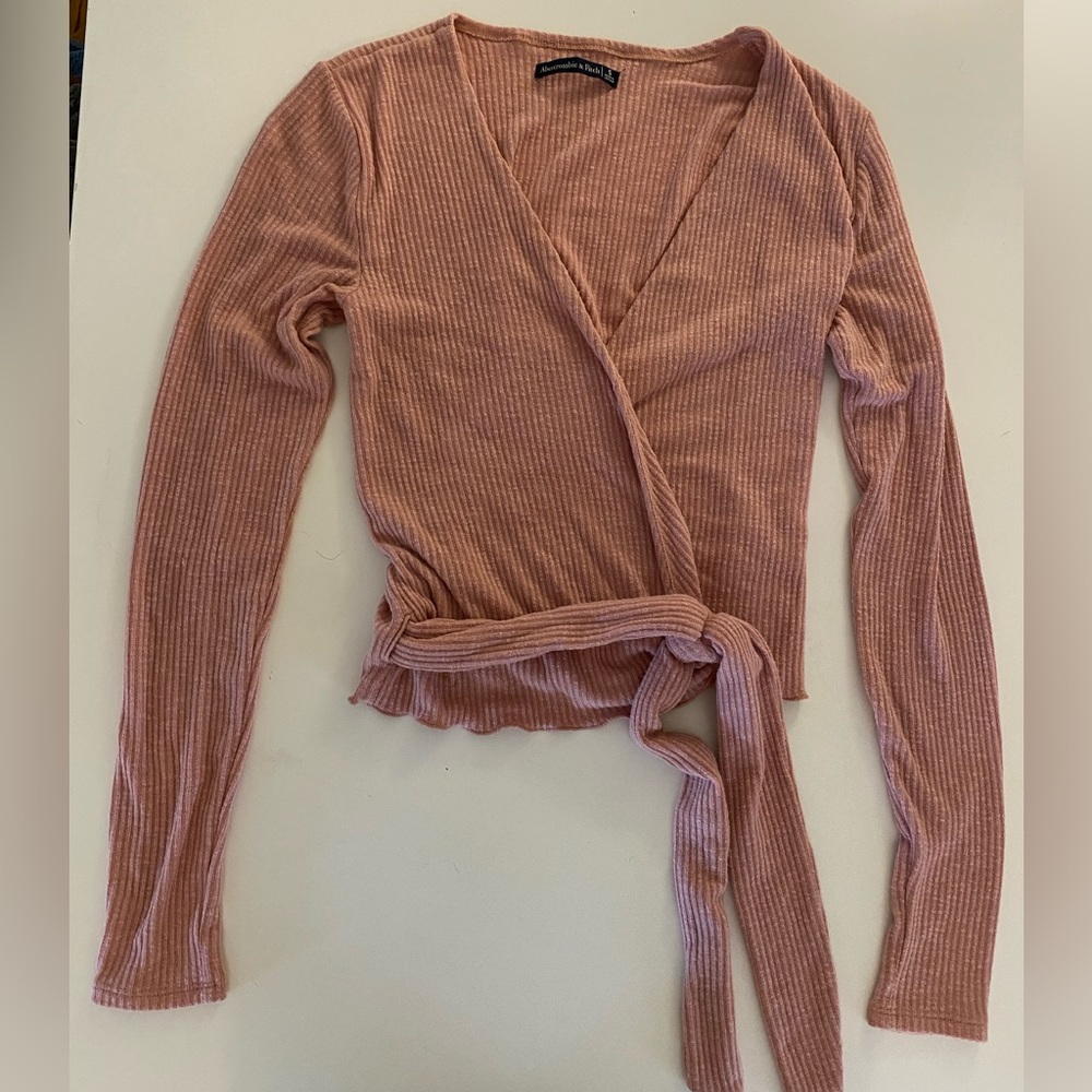 Women’s Abercrombie & Fitch light pink top tie around bottom of shirt size Small